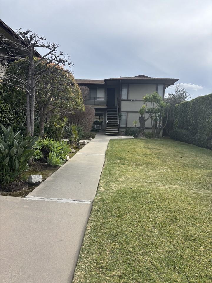 1028 W Huntington Dr #1028B - Photo 5 of 6