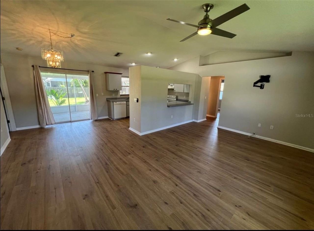 2426 Seagull Ln - Photo 4 of 22