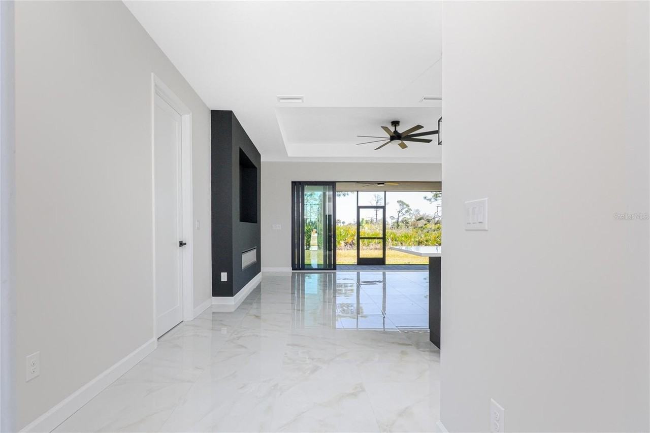 242 Brig Cir W - Photo 4 of 45