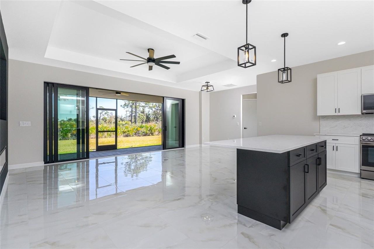 242 Brig Cir W - Photo 5 of 45