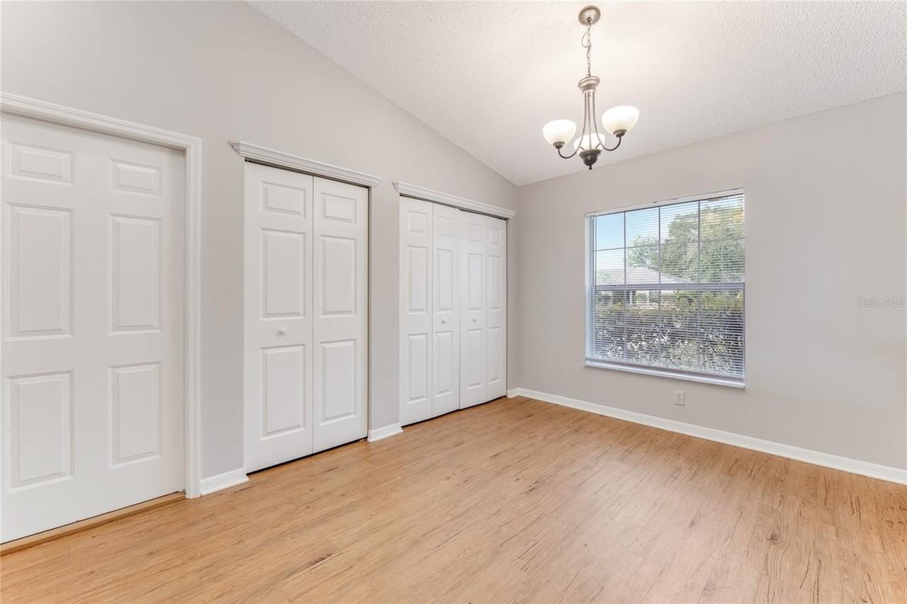 209 Parkview Dr - Photo 4 of 26