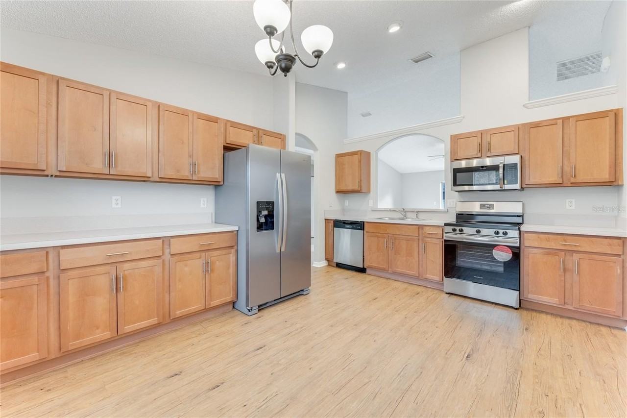 209 Parkview Dr - Photo 5 of 26