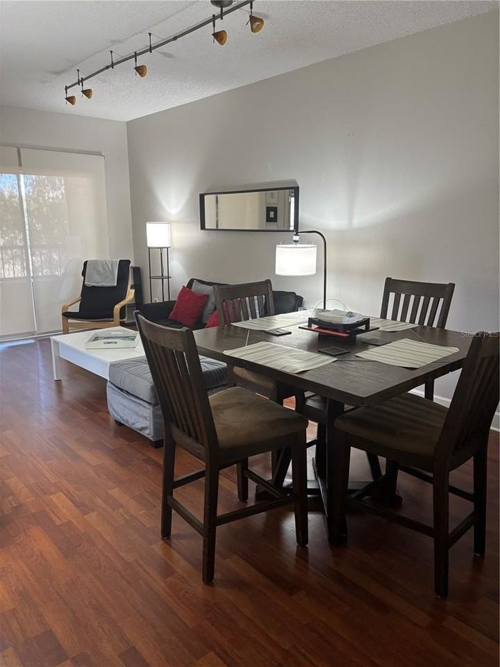 8838 Coral Palms Ct #B - Photo 4 of 21