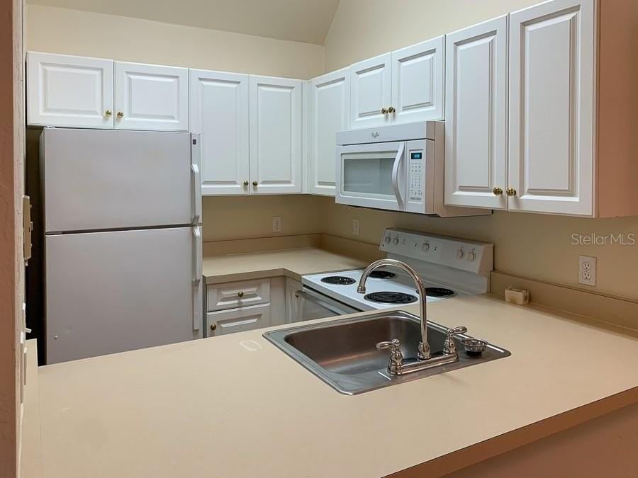 3901 Sw 27th St #5 - Photo 3 of 14