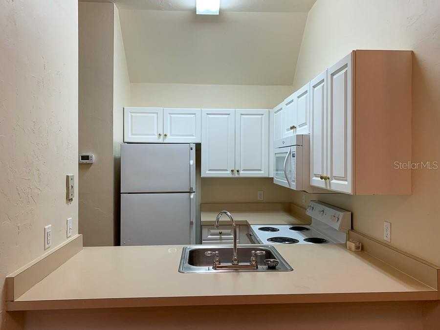 3901 Sw 27th St #5 - Photo 4 of 14