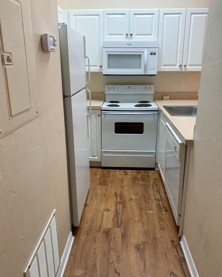 3901 Sw 27th St #5 - Photo 5 of 14