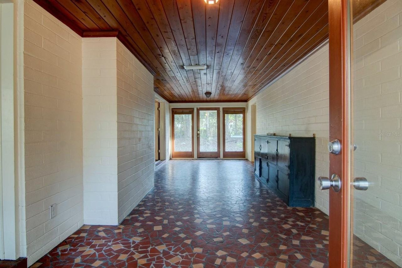 2049 Nw 9th Ave - Photo 6 of 14