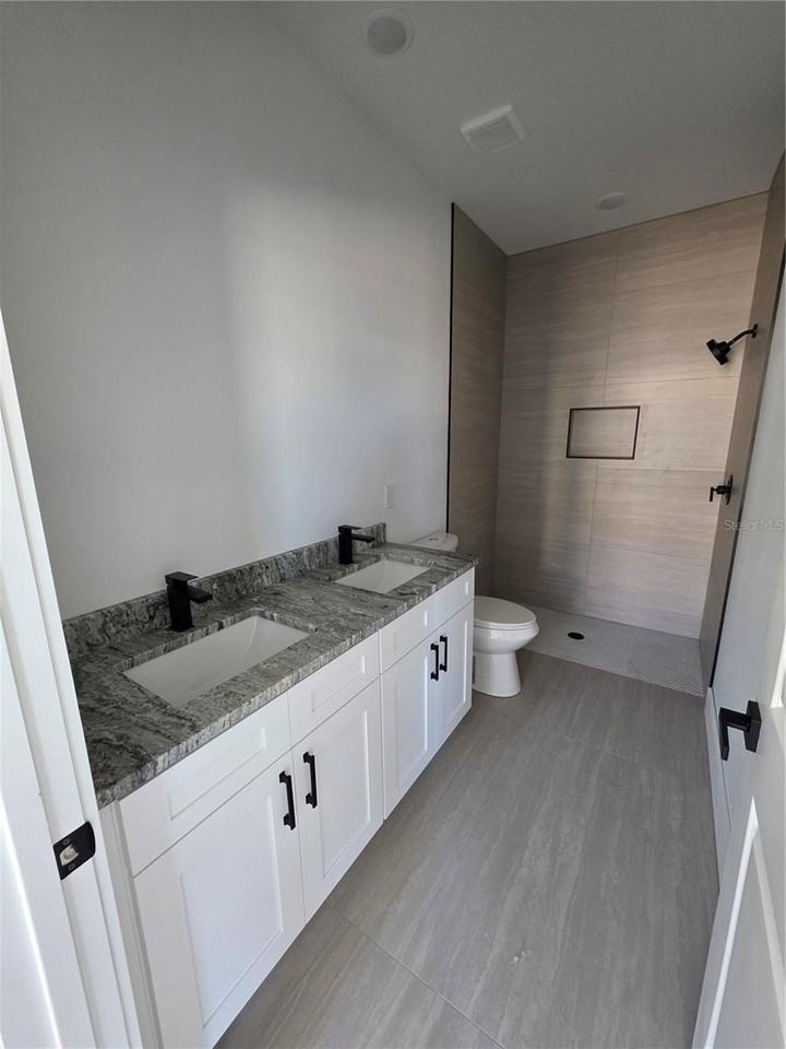 113 E Bullard Ave - Photo 4 of 9