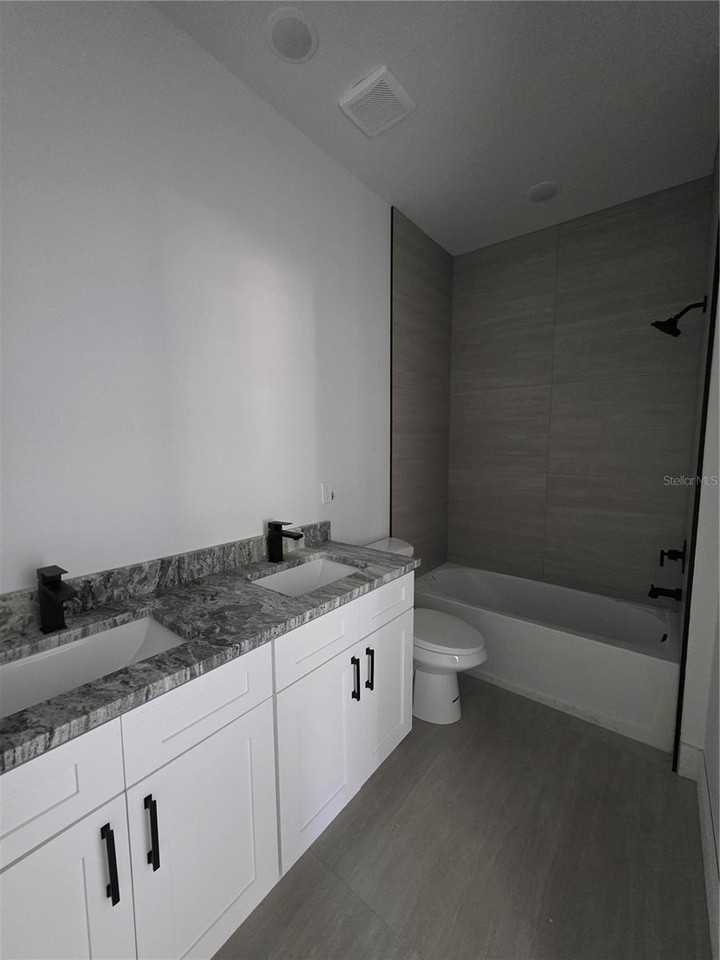 113 E Bullard Ave - Photo 5 of 9