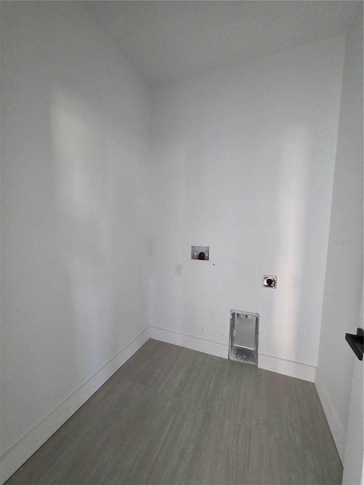 113 E Bullard Ave - Photo 7 of 9