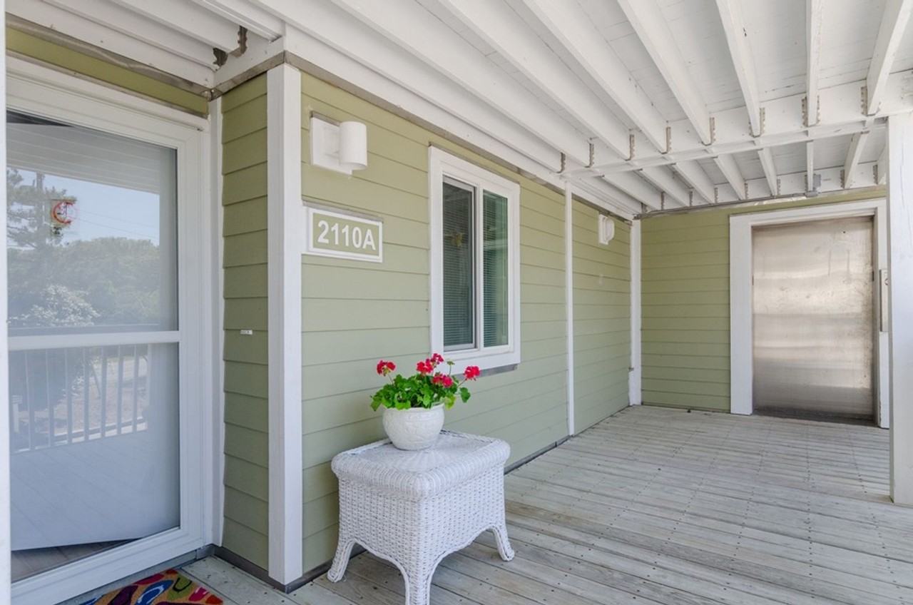 2110 Surfrider Ct - Photo 2 of 36