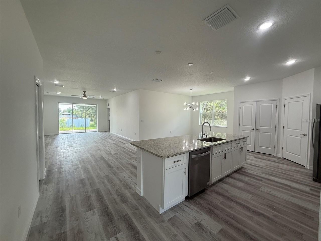 2514 W Lawrence Ct - Photo 4 of 28