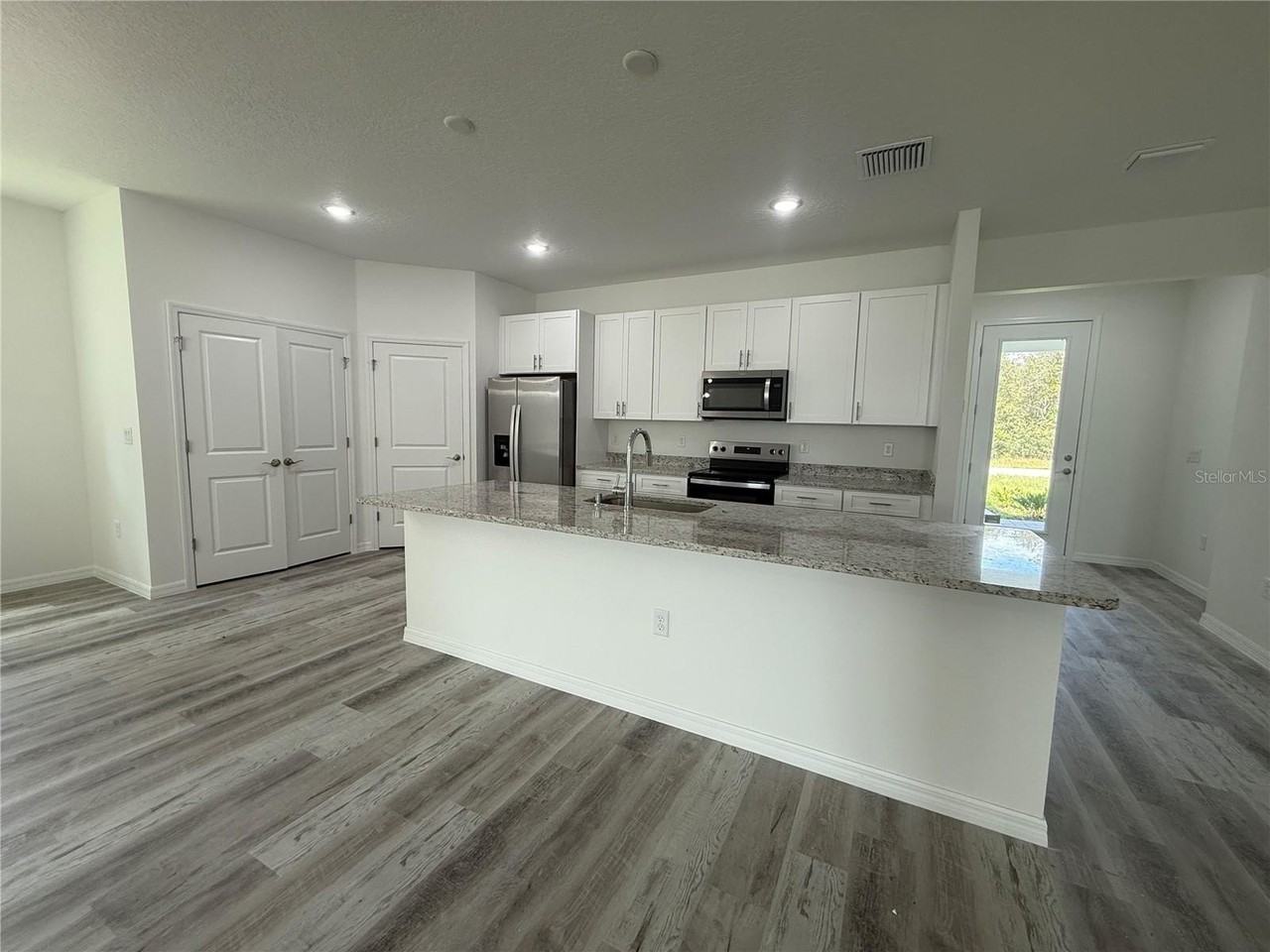 2514 W Lawrence Ct - Photo 7 of 28