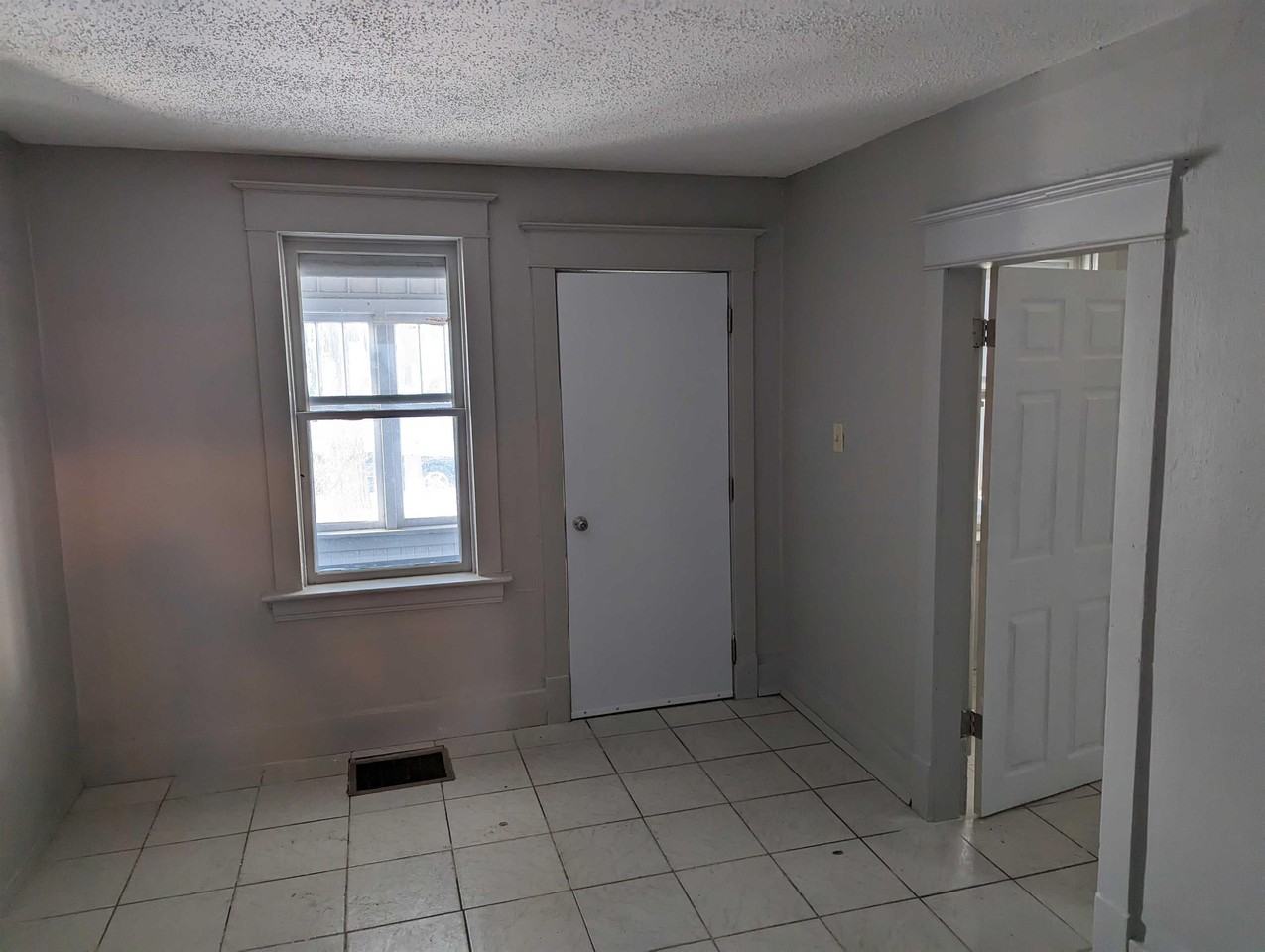 1725 Ottawa St #1 - Photo 2 of 6