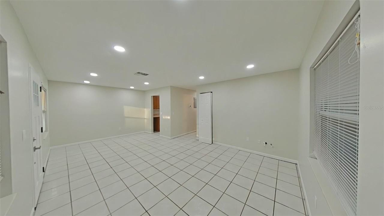 6027 Woods St #B - Photo 4 of 17