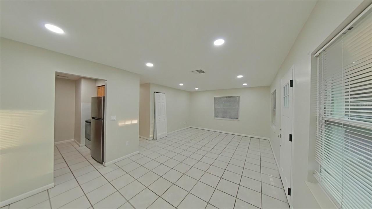 6027 Woods St #B - Photo 5 of 17