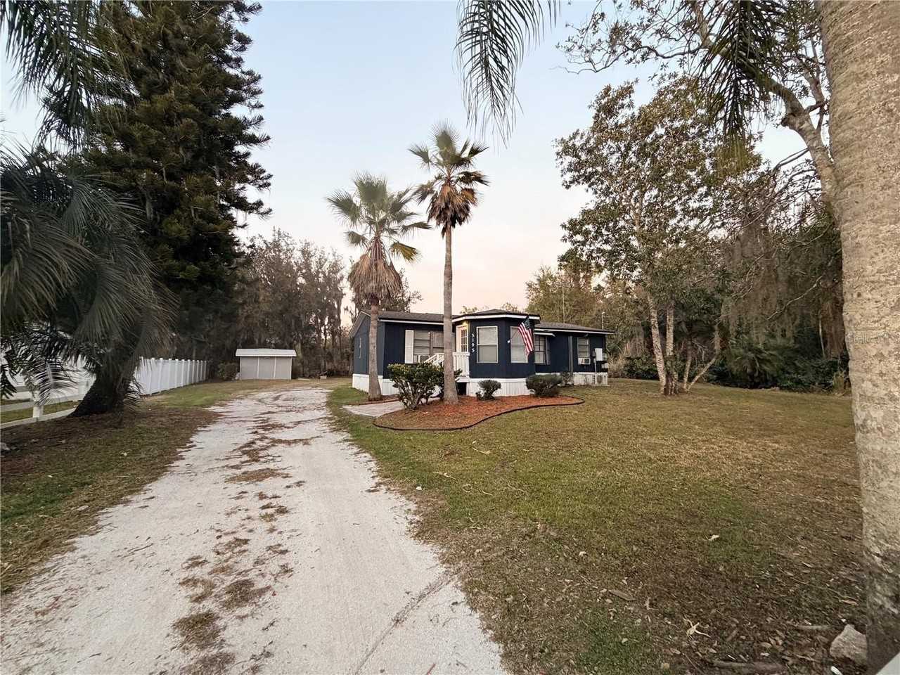 5195 Countryside Ct - Photo 4 of 50