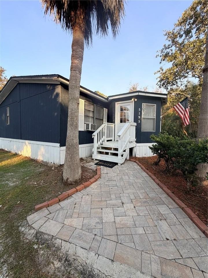 5195 Countryside Ct - Photo 5 of 50