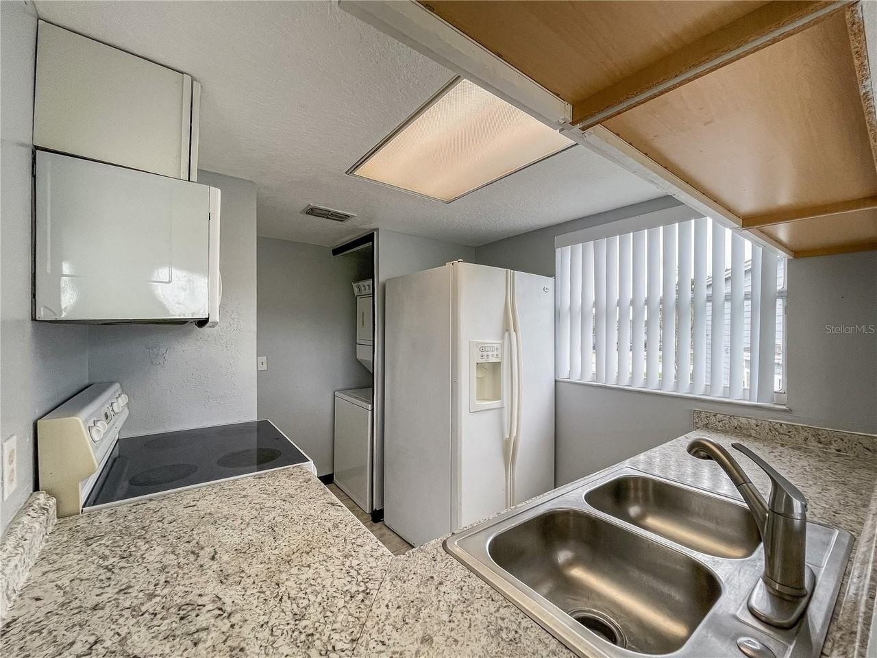 402 Orchid Dr - Photo 4 of 14