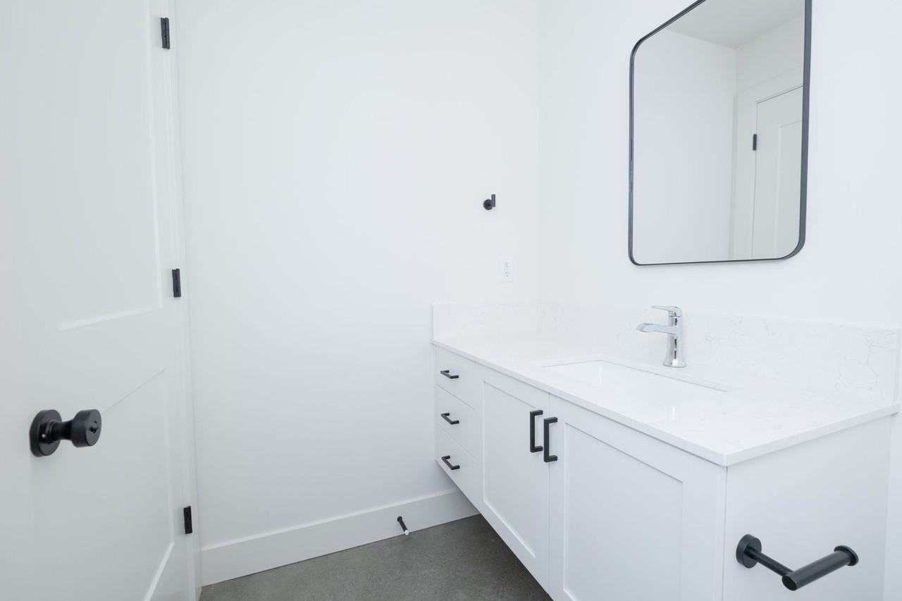 2915A-2989B NW Wilson St. - Photo 4 of 50