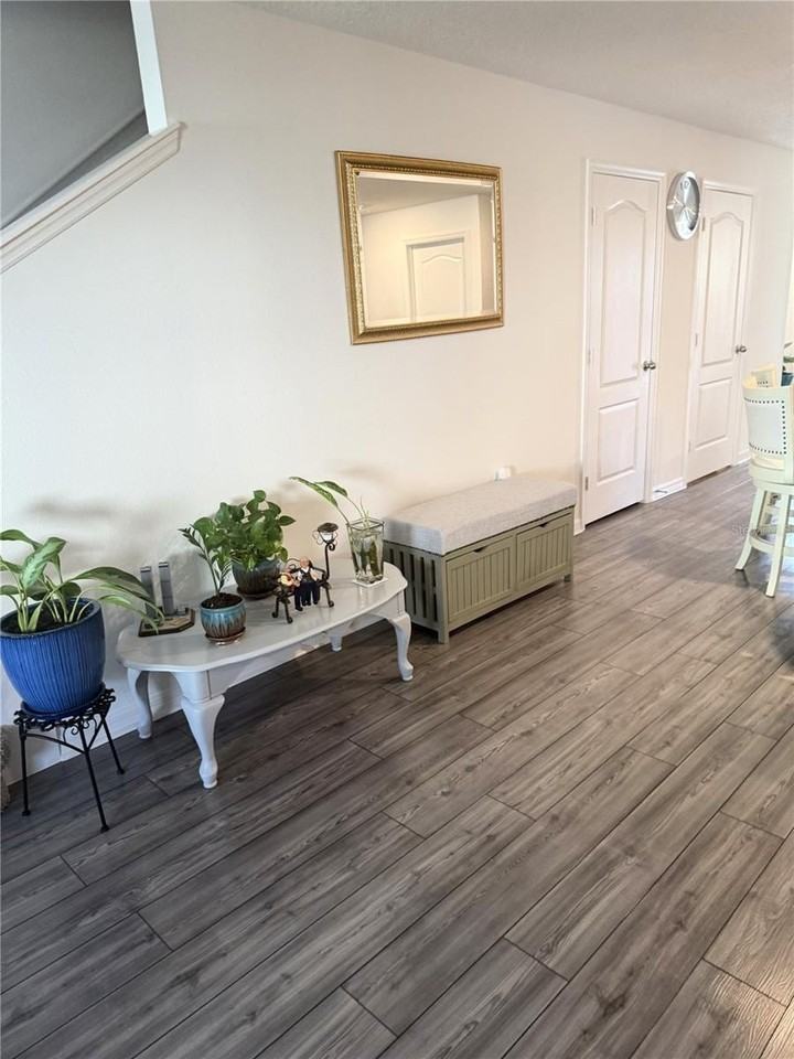 1643 Wynford Cir - Photo 5 of 17