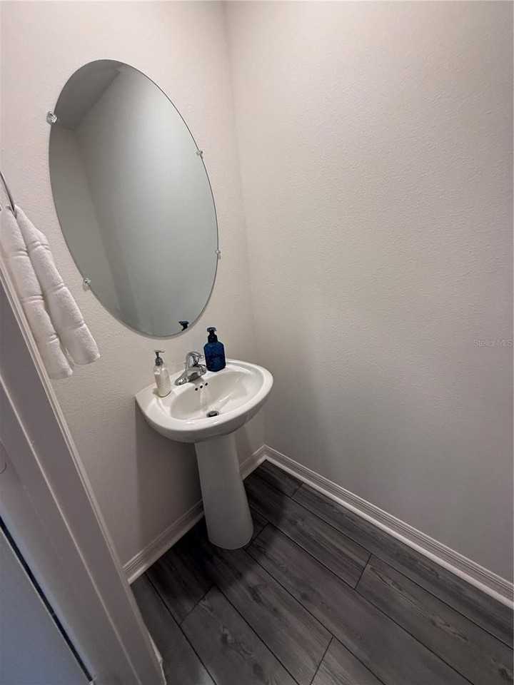 1643 Wynford Cir - Photo 7 of 17