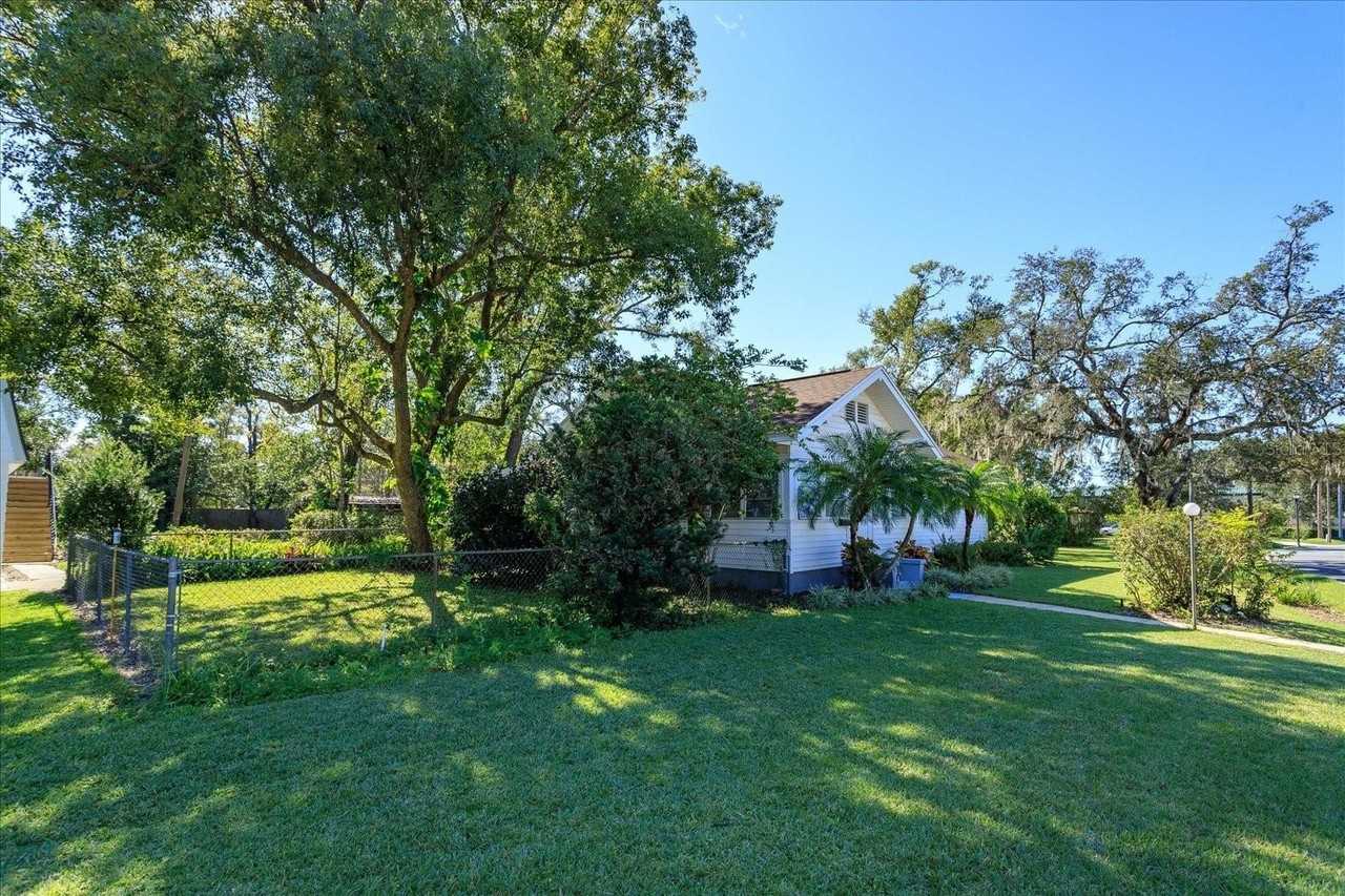 310 Concord Dr - Photo 2 of 25