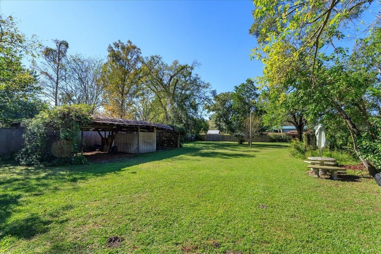 310 Concord Dr - Photo 3 of 25