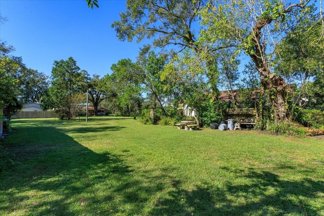 310 Concord Dr - Photo 4 of 25