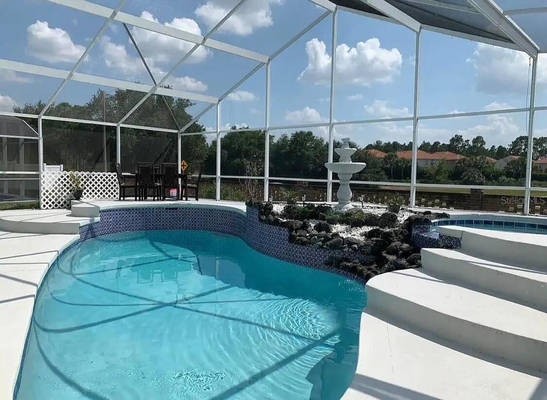 2916 Dickens Cir - Photo 3 of 14