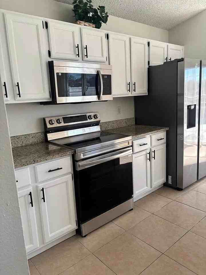 2916 Dickens Cir - Photo 6 of 18