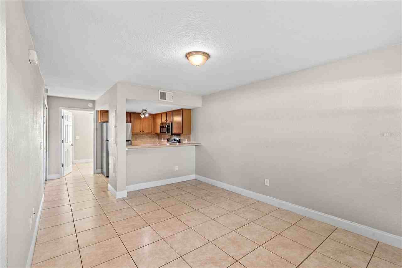 210 N East St #B - Photo 4 of 23