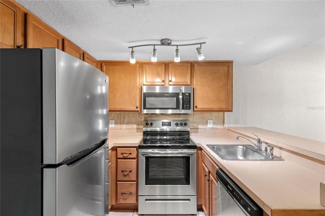 210 N East St #B - Photo 5 of 23