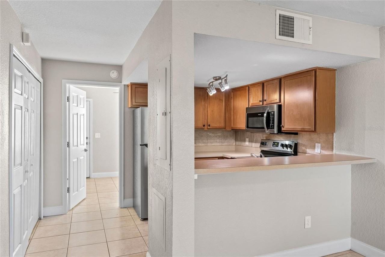 210 N East St #B - Photo 6 of 23