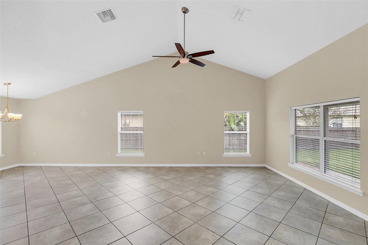 1422 Saffron Trl - Photo 6 of 32