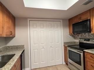 212 Crown Oaks Way #212 - Photo 6 of 15