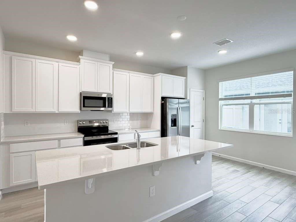 15517 Bay Bridge St - Photo 5 of 27