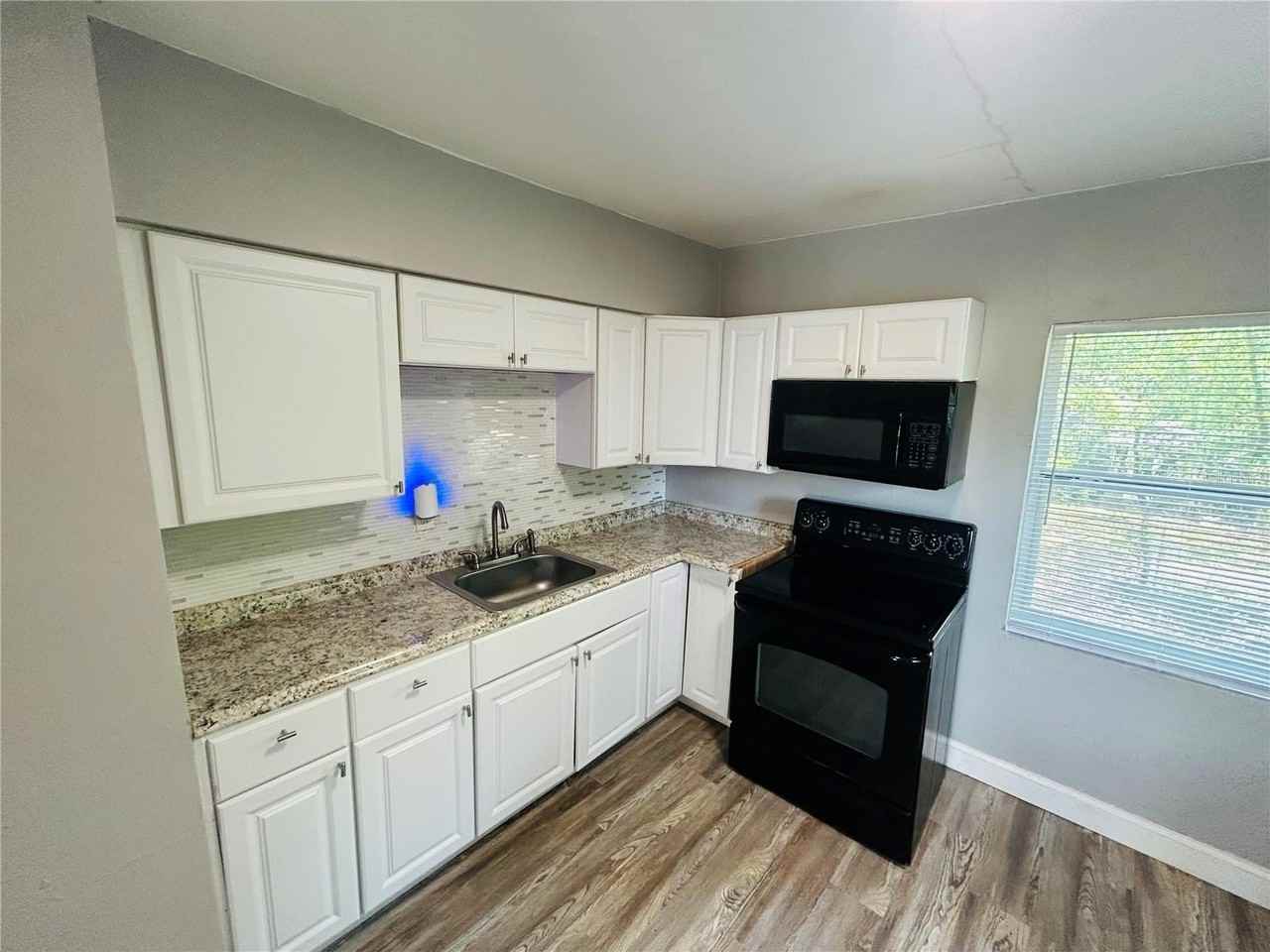 1544 Ella St - Photo 2 of 7