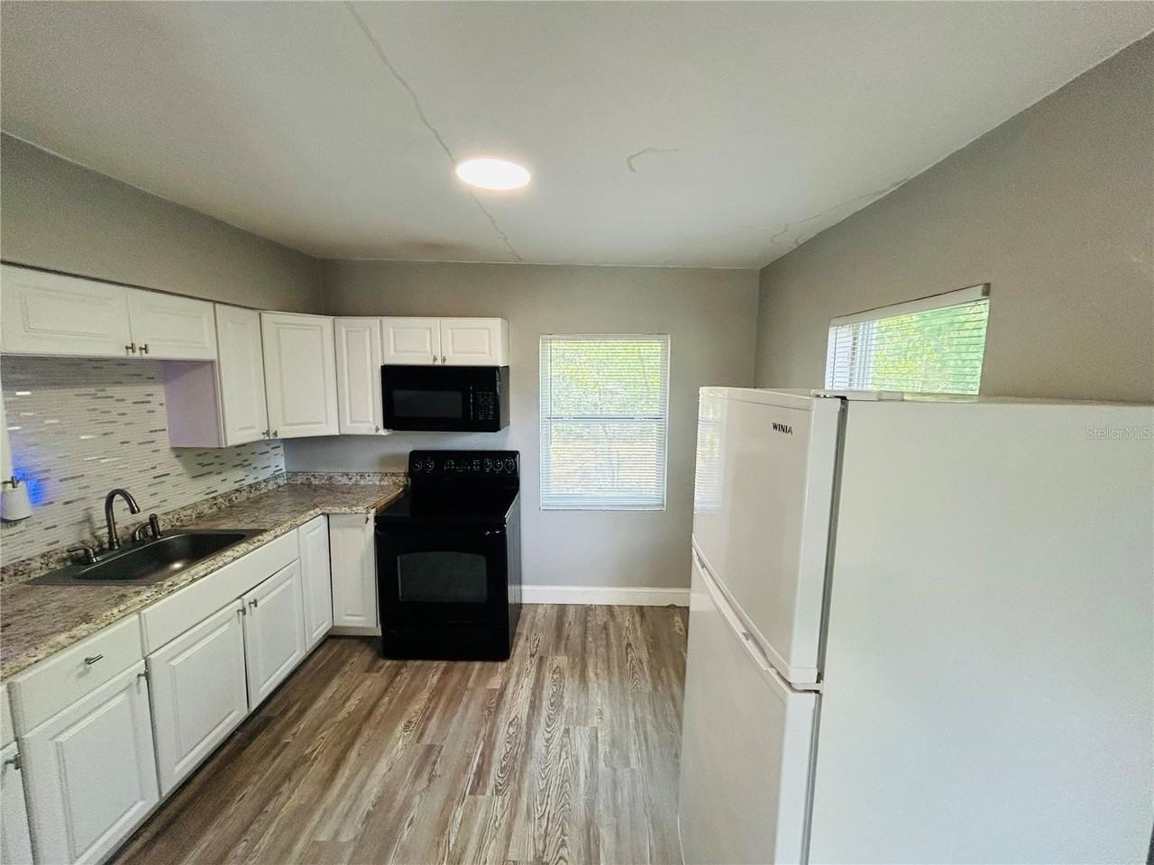 1544 Ella St - Photo 3 of 7