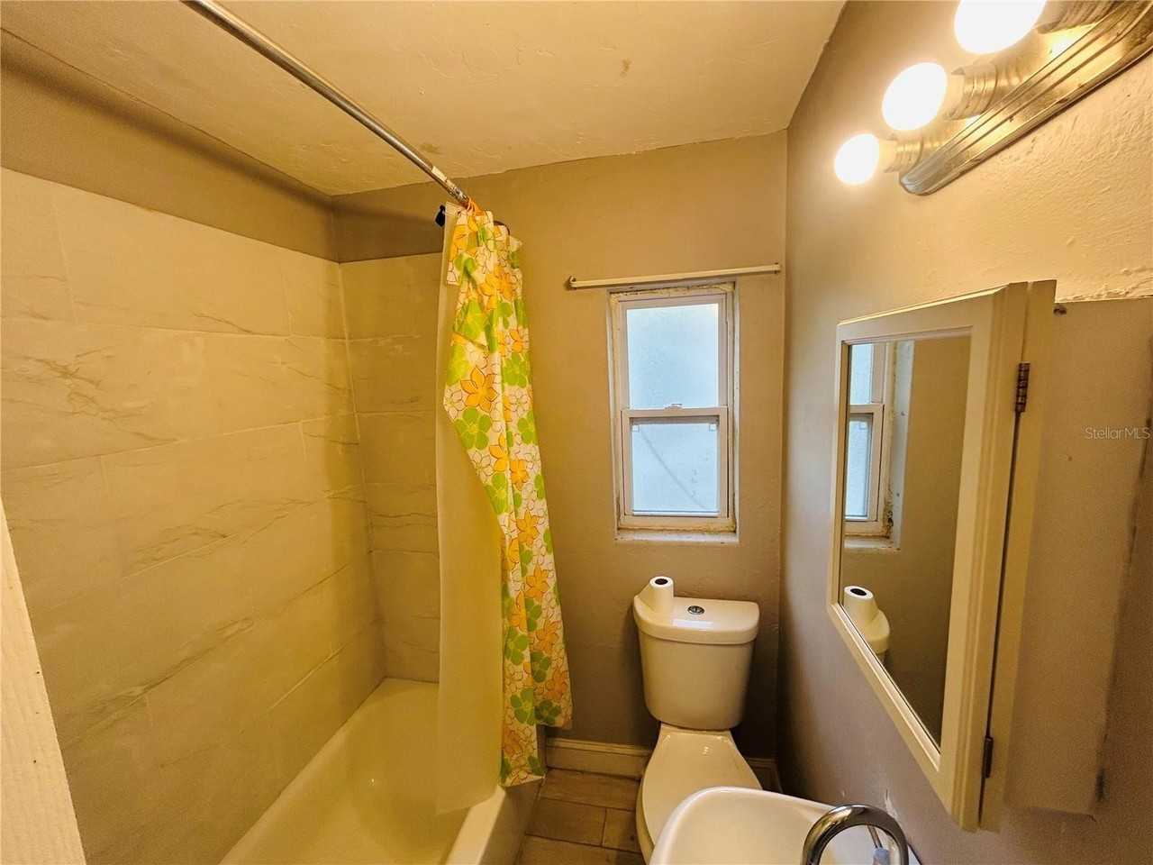 1544 Ella St - Photo 6 of 7