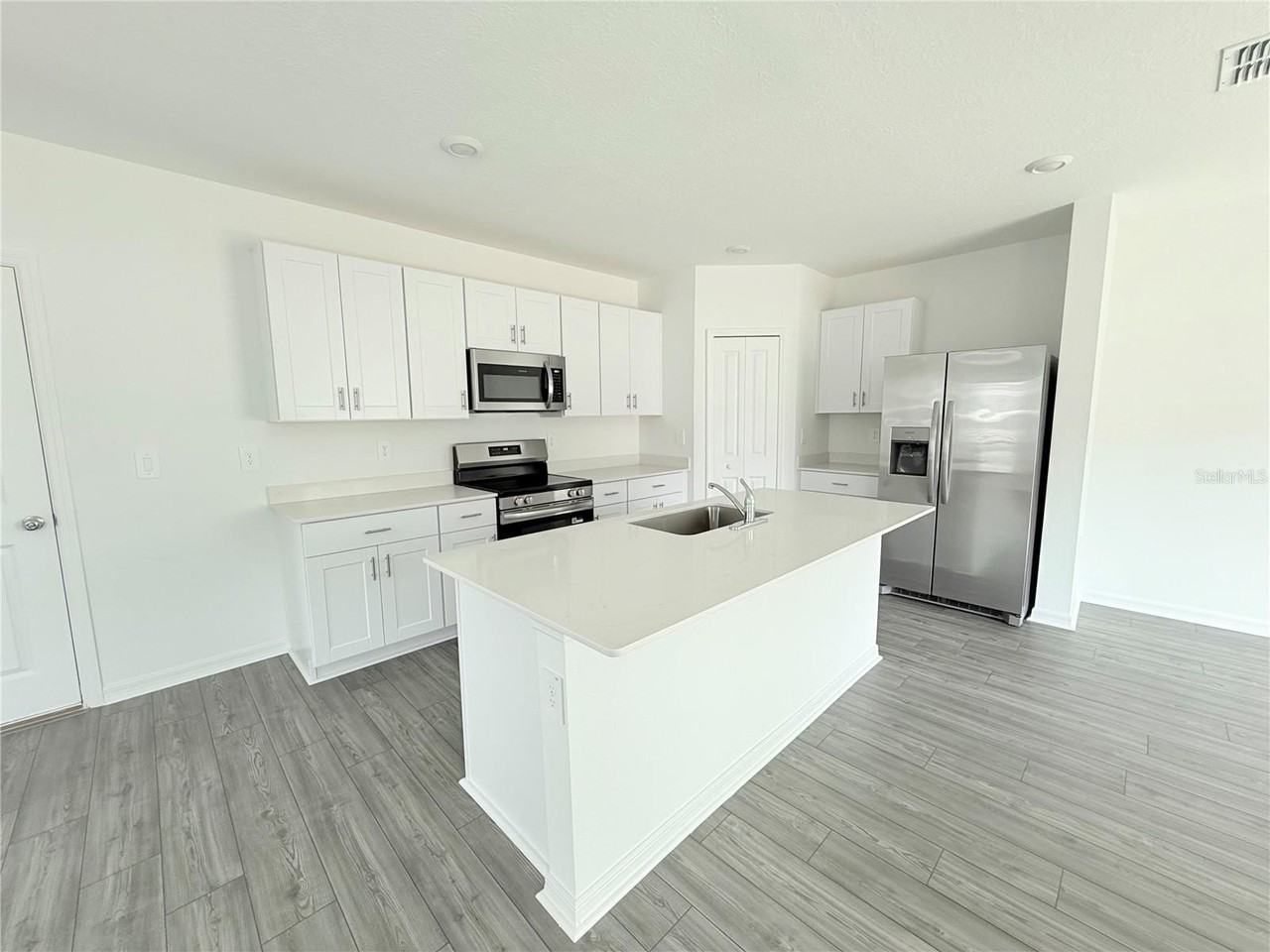 3809 Ne 32nd Ct - Photo 3 of 29