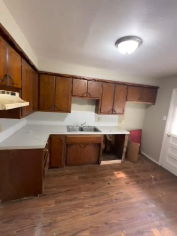 1010 N C St #1 - Photo 3 of 10