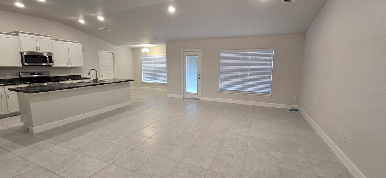 10715 Sw 41st Ave - Photo 3 of 23