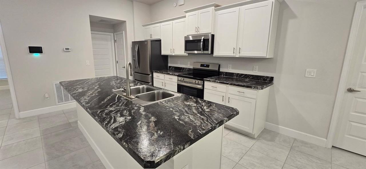 10715 Sw 41st Ave - Photo 5 of 23