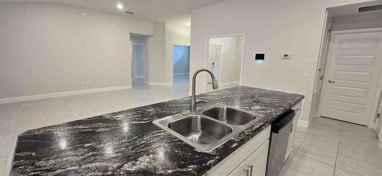 10715 Sw 41st Ave - Photo 6 of 23