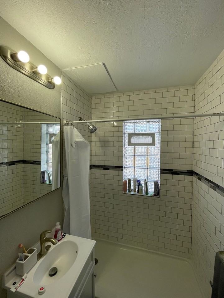 University Crossing II - Photo 7 of 12