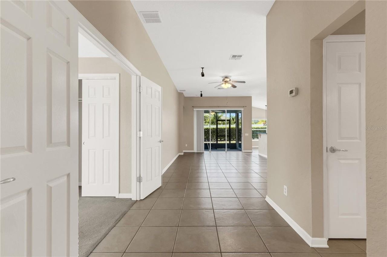 133 Sedonia Ct - Photo 5 of 32