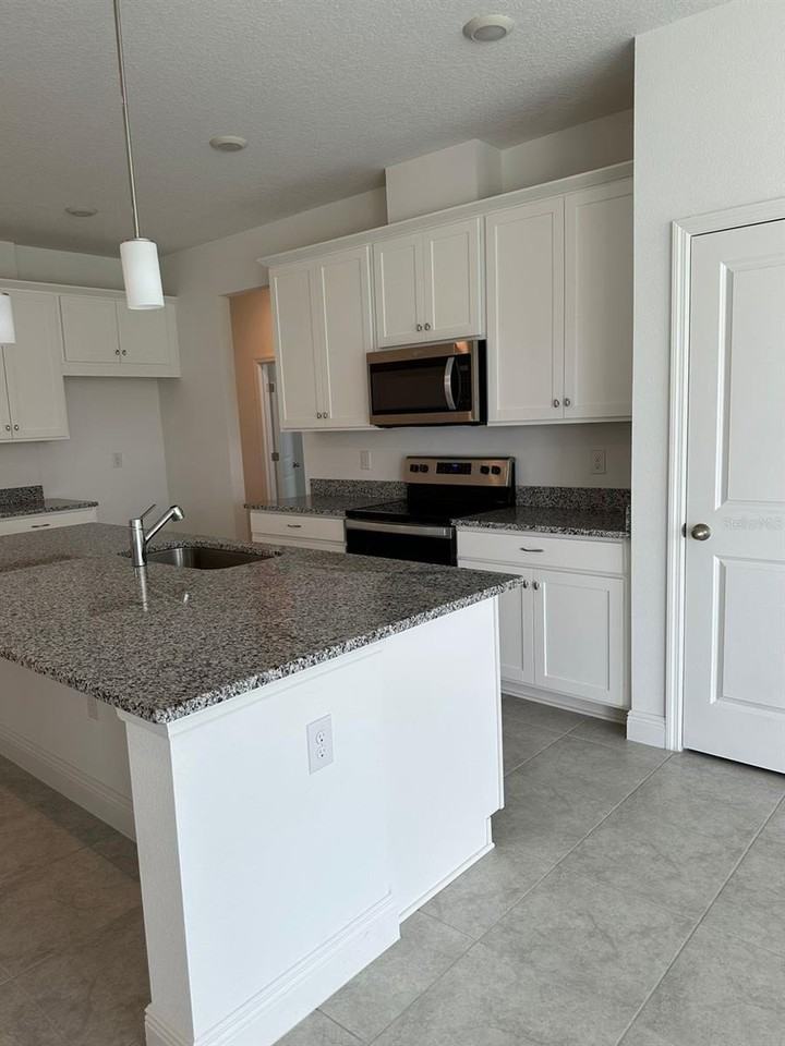 19044 Blueleaf St - Photo 5 of 42