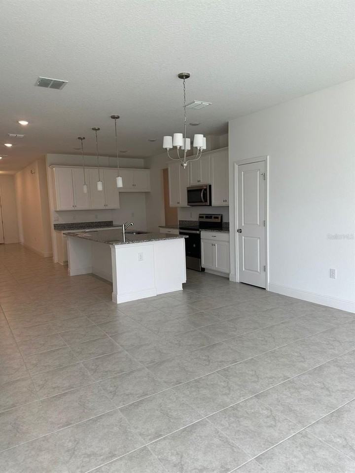 19044 Blueleaf St - Photo 7 of 42