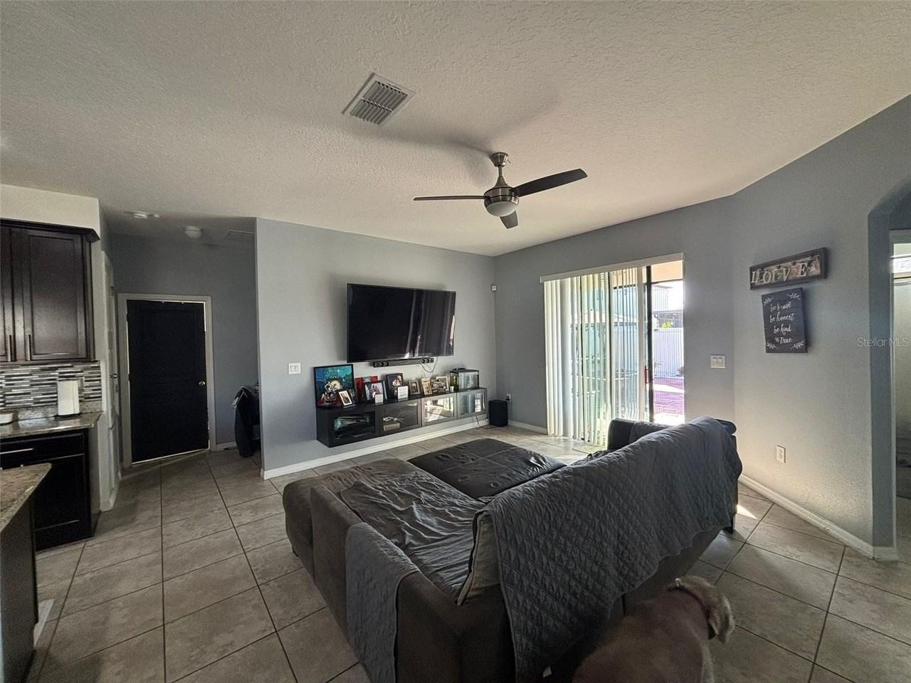 1000 Vicenza St - Photo 4 of 41